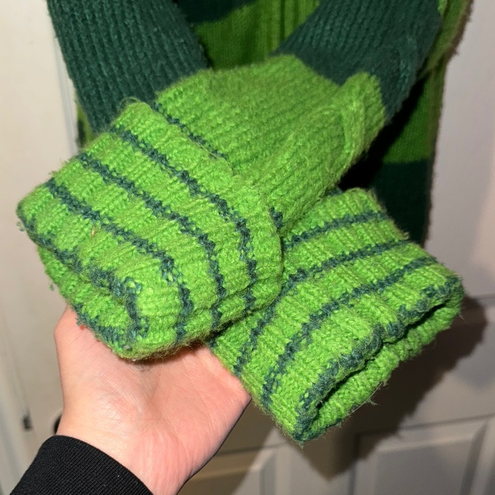 3/$30 MXM Vibrant Green Knit Sweater - Picture 4 of 7